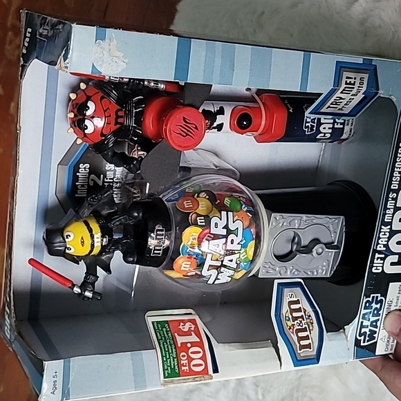*Rare* 2012 Star Wars Gift Pack Candy Dispenser and Candy Fan - Picture 10 of 10